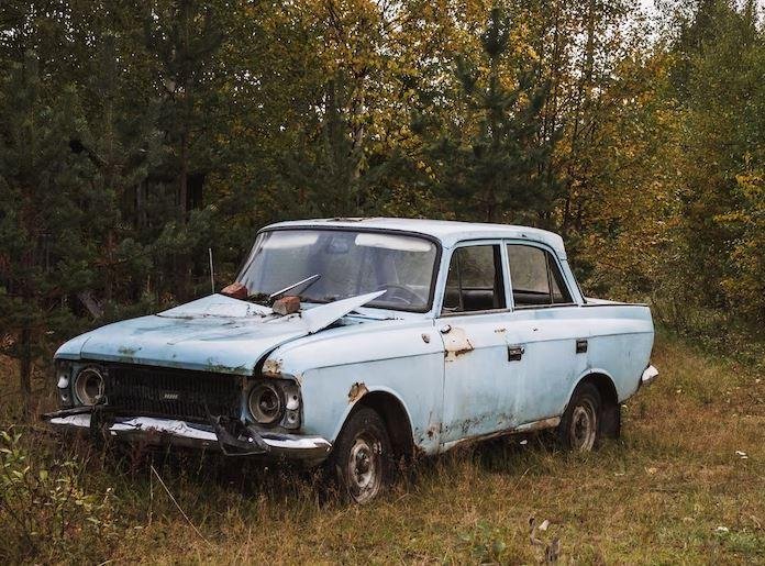 The Pros and Cons of Driving an Old Car